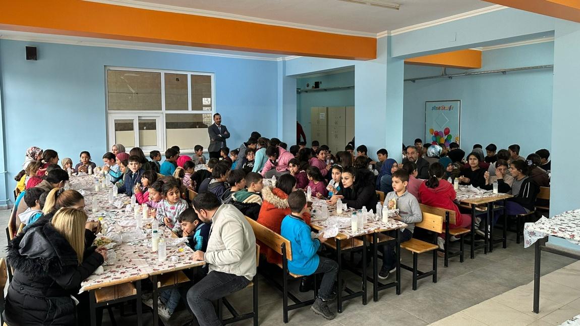 Oğuzeli Kaymakamı Sn. Büşra UÇAR'ın öğrencilerle öğle yemeği buluşması